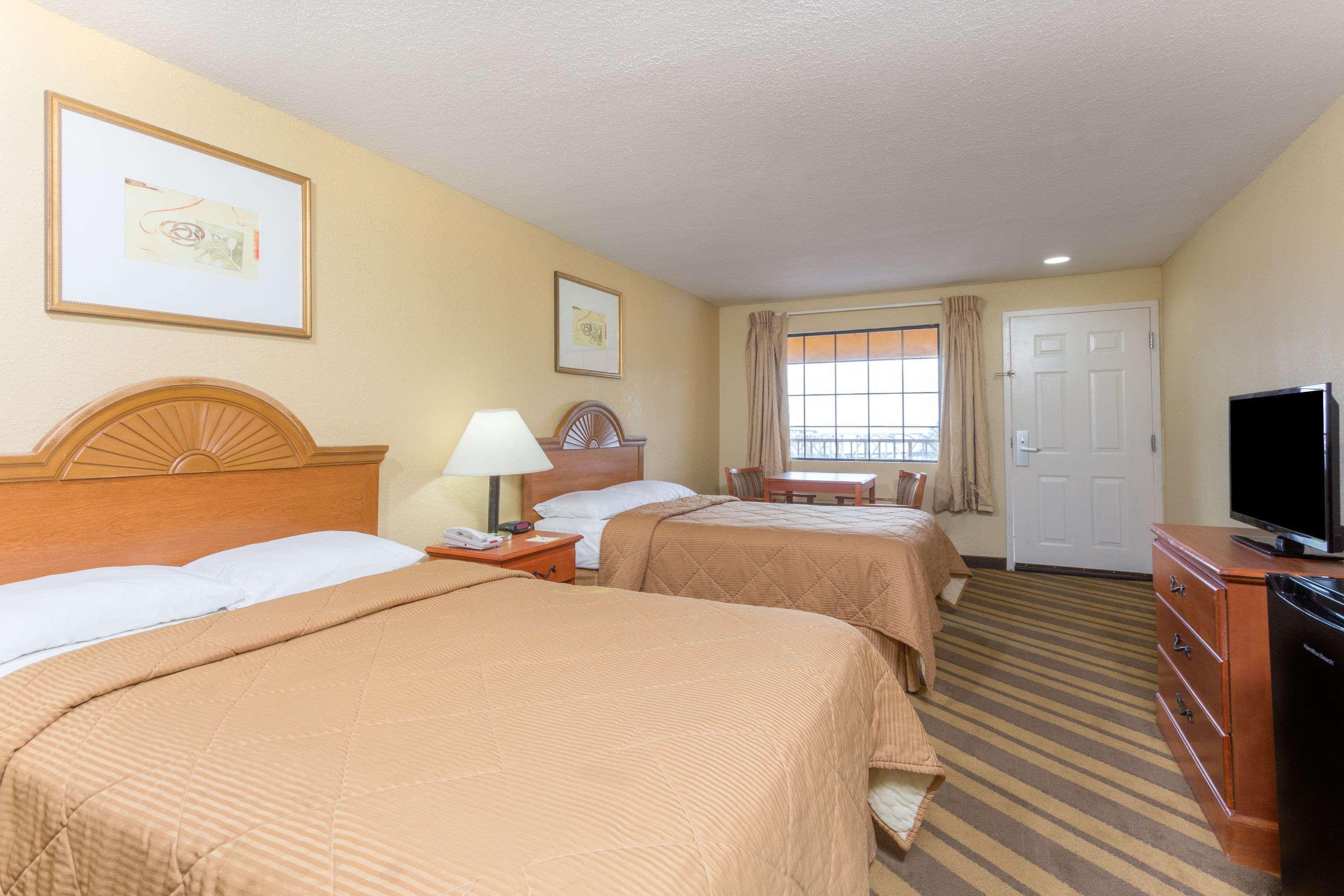 Days Inn & Suites By Wyndham Vicksburg Exterior photo