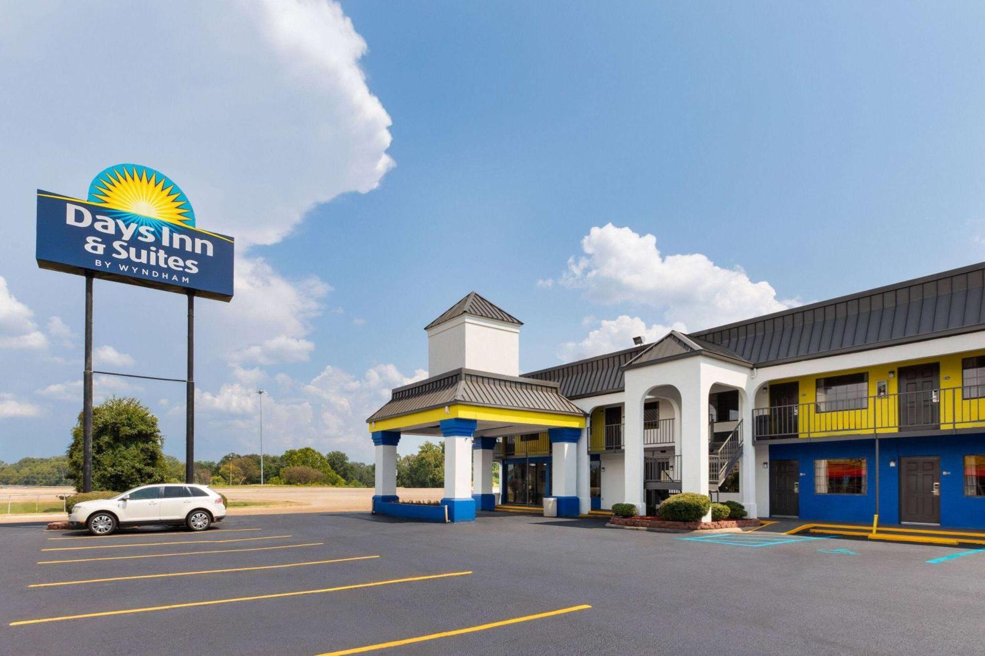 Days Inn & Suites By Wyndham Vicksburg Exterior photo