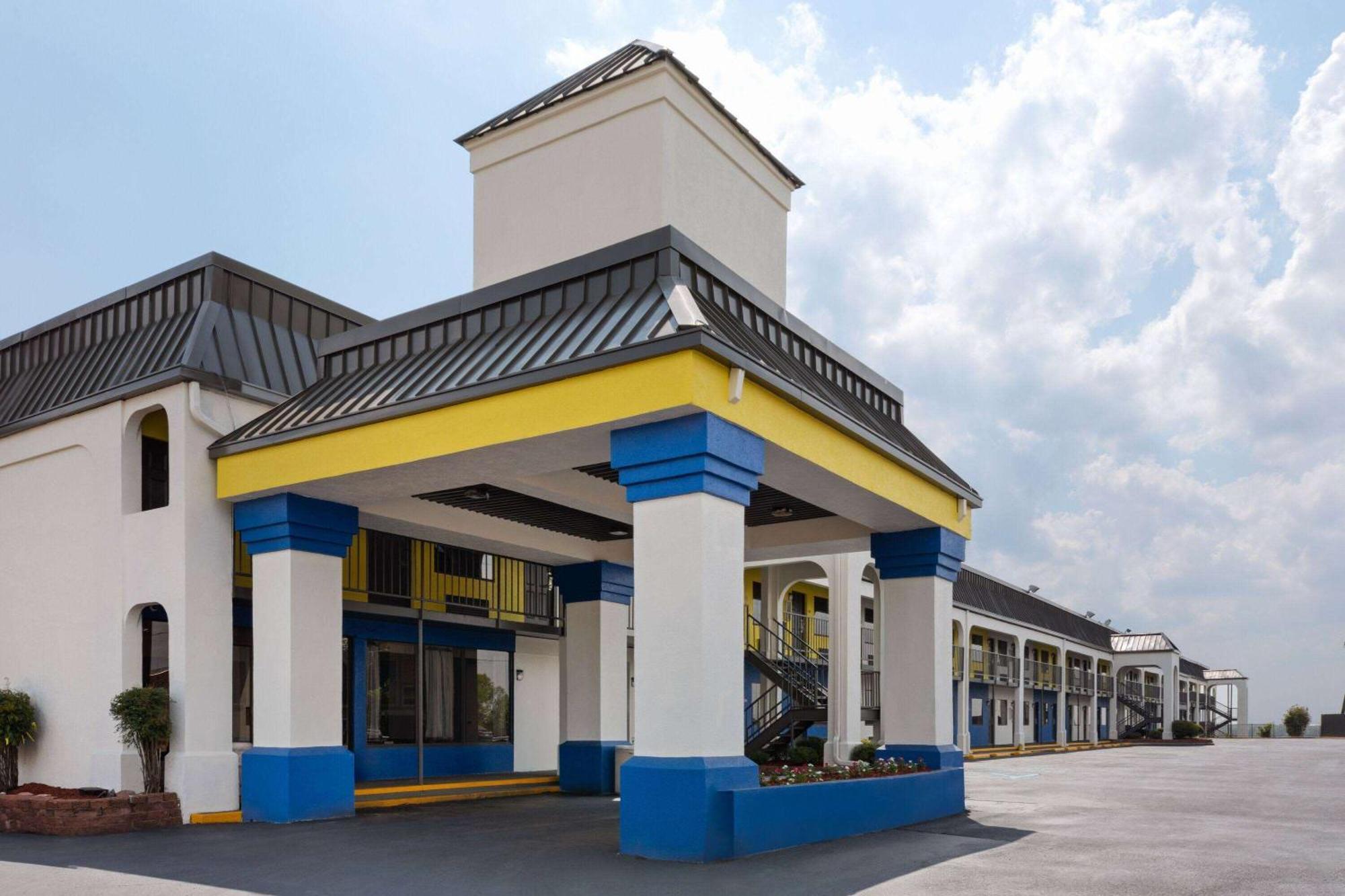 Days Inn & Suites By Wyndham Vicksburg Exterior photo